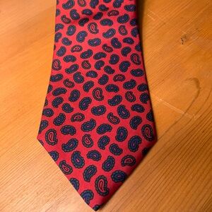 Red paisley men’s tie. The Andover Shop silk / cotton blend.